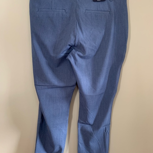 NWT Gap crop pants. Size 14. - Picture 2 of 3